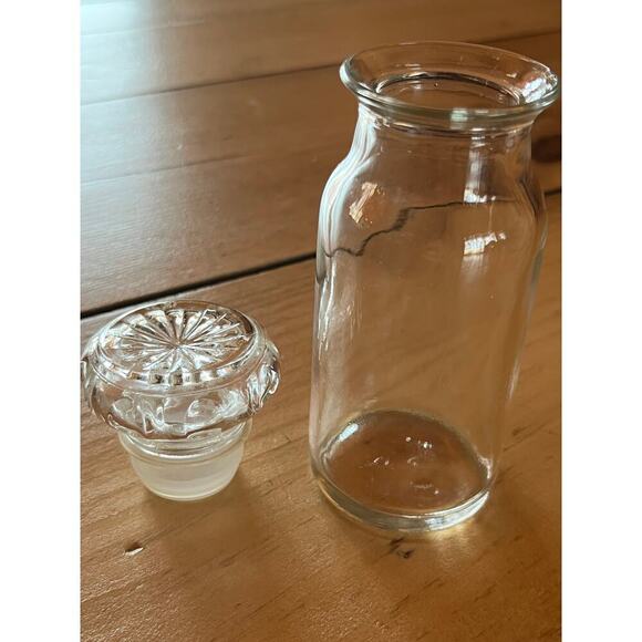 Small Vintage Apothecary or Spice Clear Jar/Bottle. Sunburst Stoppers. - Picture 1 of 5